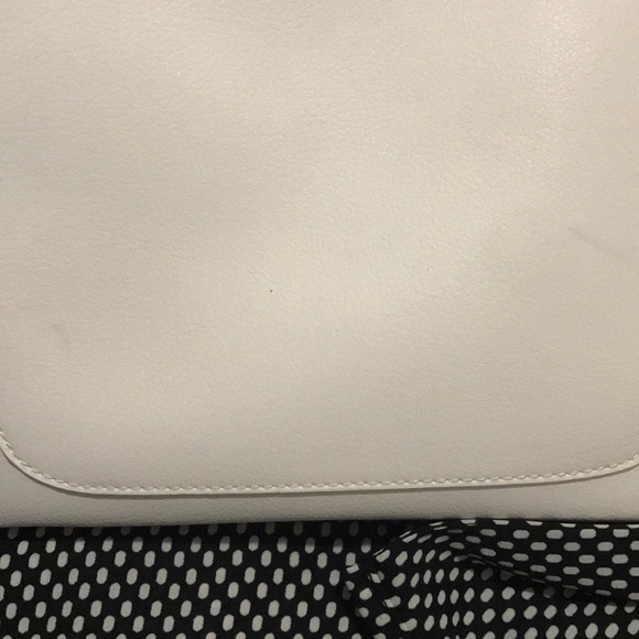 White Travel Purse - Picture 7 of 7